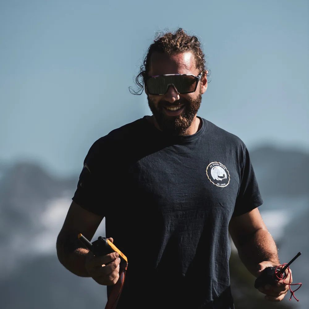 Portrait von Denis Bucher in alpiner Umgebung