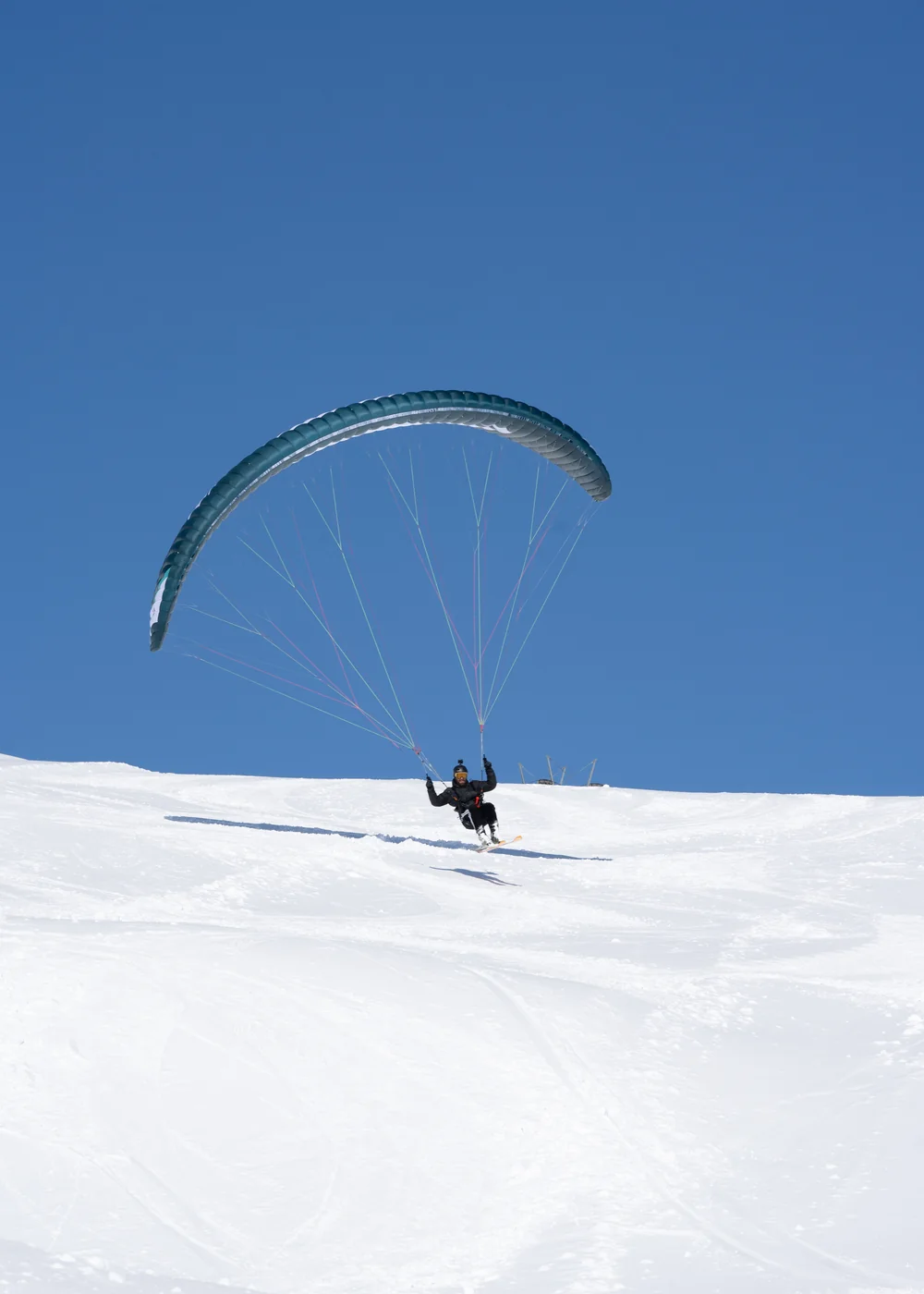 Speedflyer unter klarem Himmel
